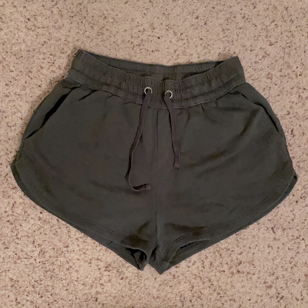 H&M basic shorts - olive